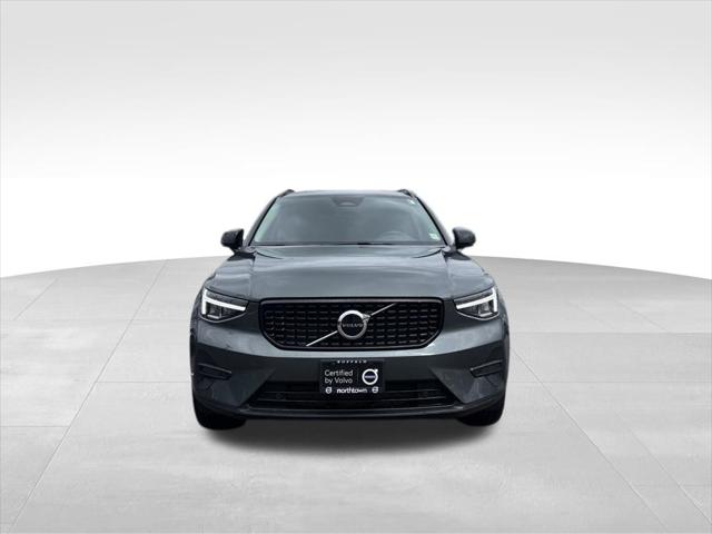 2026 Volvo XC40 Core, B5 AWD Gas (mild hybrid), Dark