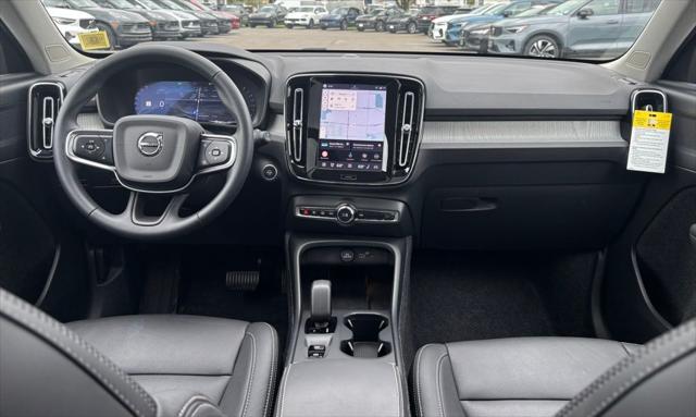 2026 Volvo XC40 Core, B5 AWD Gas (mild hybrid), Dark