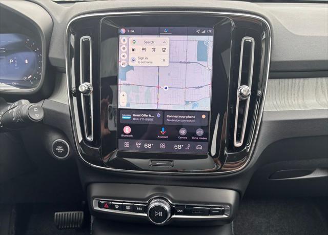 2026 Volvo XC40 Core, B5 AWD Gas (mild hybrid), Dark