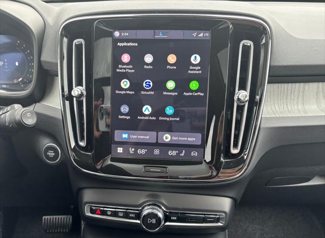 2026 Volvo XC40 Core, B5 AWD Gas (mild hybrid), Dark