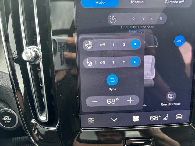 2026 Volvo XC40 Core, B5 AWD Gas (mild hybrid), Dark