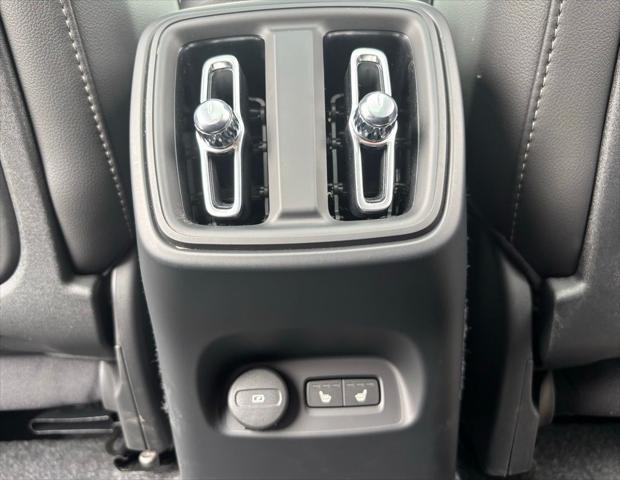 2026 Volvo XC40 Core, B5 AWD Gas (mild hybrid), Dark