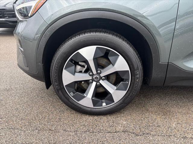2026 Volvo XC40 Core, B5 AWD Gas (mild hybrid), Dark
