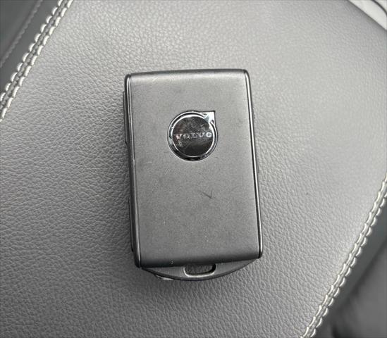 2026 Volvo XC40 Core, B5 AWD Gas (mild hybrid), Dark