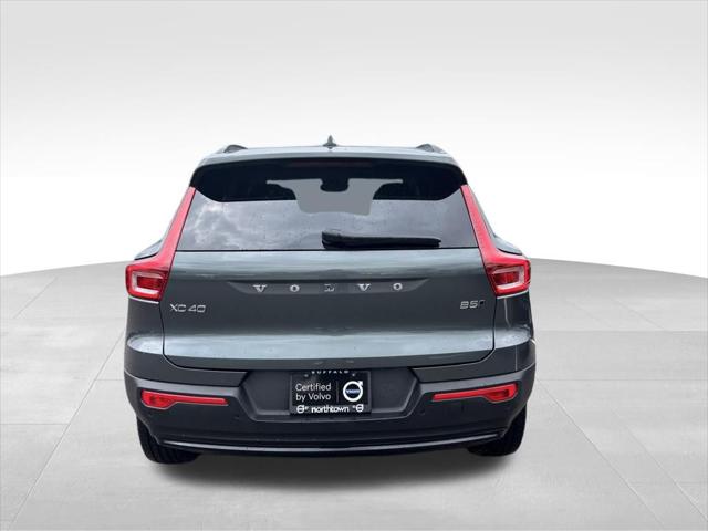 2026 Volvo XC40 Core, B5 AWD Gas (mild hybrid), Dark