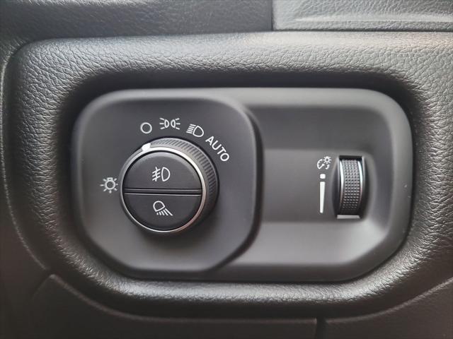 2026 Ram 1500 Express Crew Cab 4x4 5'7" Box