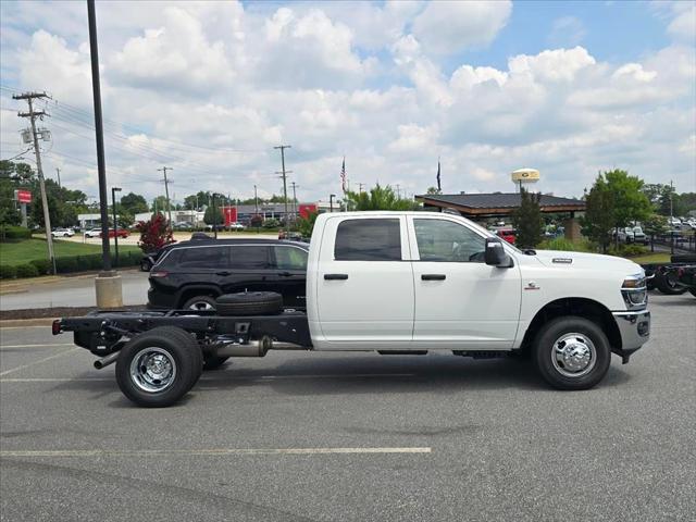2026 RAM 3500 Chassis RAM 3500 TRADESMAN CREW CAB CHASSIS 4X4 60 CA