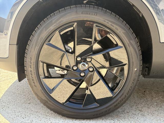 2026 Volvo XC40 Black Edition Ultra, B5 AWD Gas (mild hybrid)