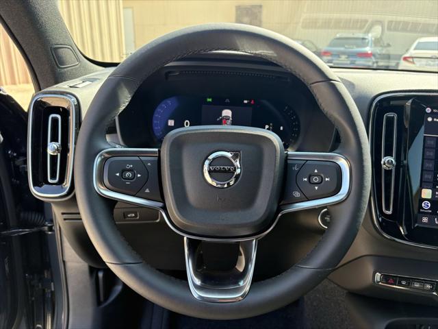2026 Volvo XC40 Black Edition Ultra, B5 AWD Gas (mild hybrid)