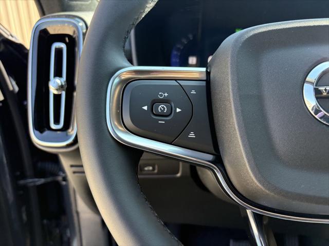 2026 Volvo XC40 Black Edition Ultra, B5 AWD Gas (mild hybrid)