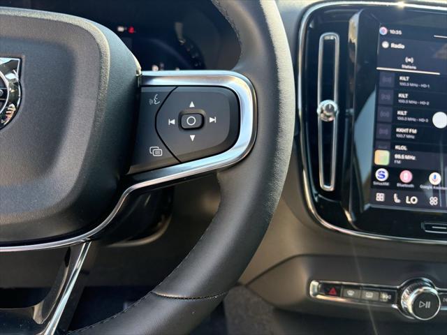 2026 Volvo XC40 Black Edition Ultra, B5 AWD Gas (mild hybrid)