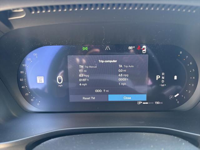 2026 Volvo XC40 Black Edition Ultra, B5 AWD Gas (mild hybrid)