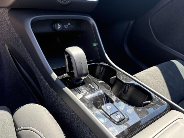 2026 Volvo XC40 Black Edition Ultra, B5 AWD Gas (mild hybrid)