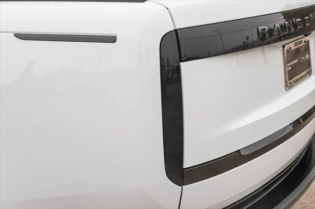2025 Land Rover Range Rover P550e SE