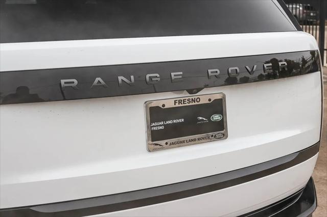 2025 Land Rover Range Rover P550e SE
