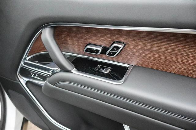 2025 Land Rover Range Rover P550e SE