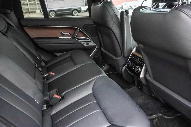 2025 Land Rover Range Rover P550e SE