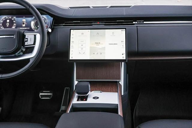 2025 Land Rover Range Rover P550e SE