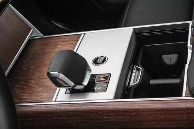 2025 Land Rover Range Rover P550e SE