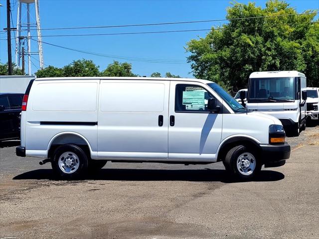 2026 Chevrolet Express Cargo Van 2500 Regular Wheelbase, WT, RWD