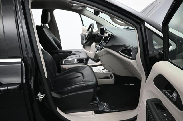 2023 Chrysler Pacifica Hybrid Touring L