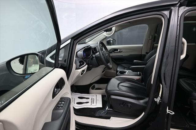 2023 Chrysler Pacifica Hybrid Touring L