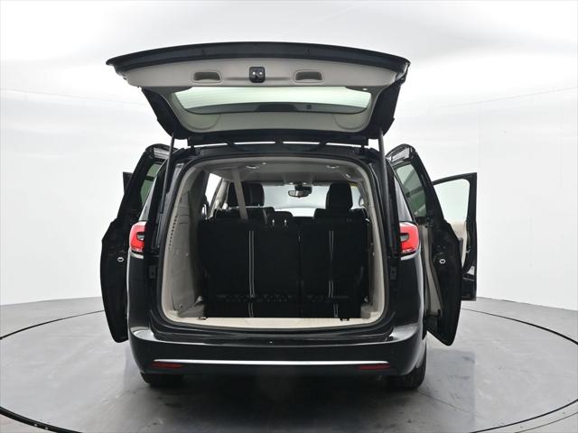 2023 Chrysler Pacifica Hybrid Touring L