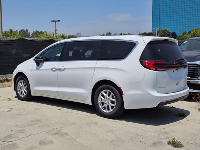 2027 Chrysler Pacifica Select
