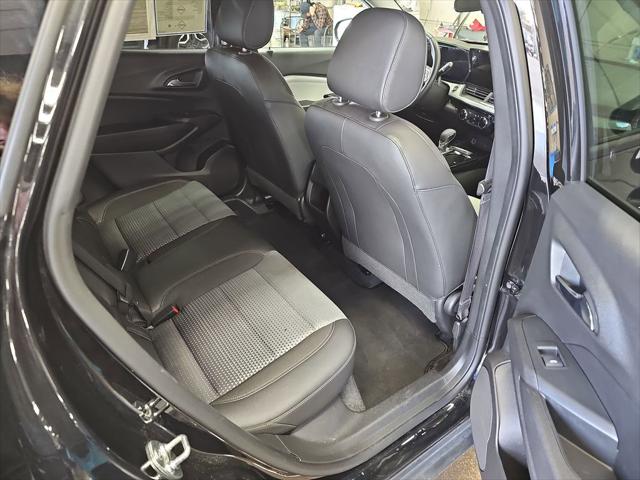 2025 Chevrolet Trax FWD LT