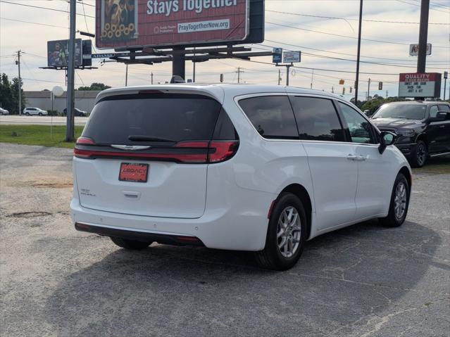 2025 Chrysler Pacifica Select