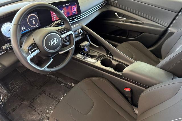 2025 Hyundai Elantra SEL - Photo 14