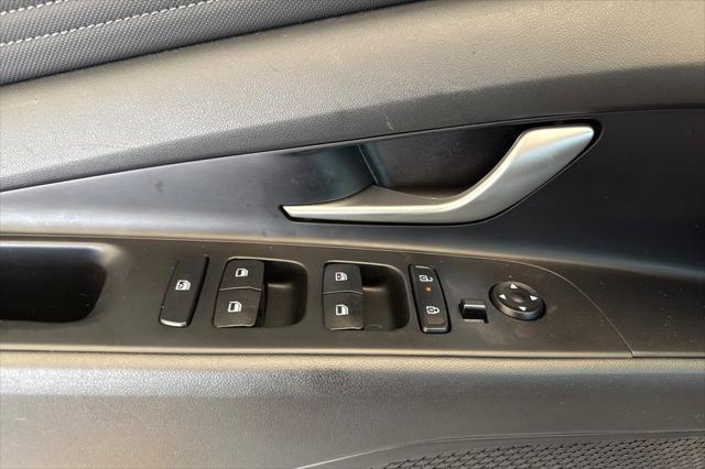 2025 Hyundai Elantra SEL - Photo 15