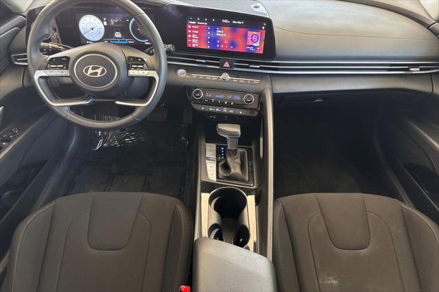 2025 Hyundai Elantra SEL - Photo 17