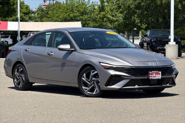 2025 Hyundai Elantra SEL - Photo 2