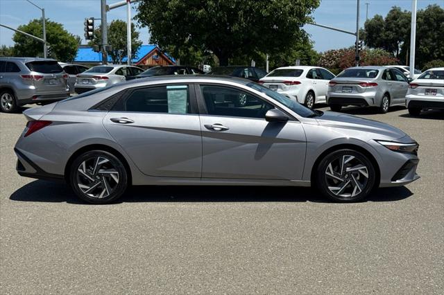 2025 Hyundai Elantra SEL - Photo 4