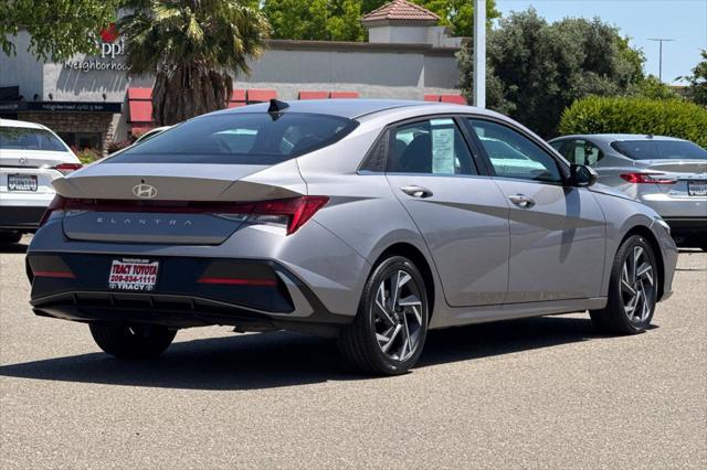 2025 Hyundai Elantra SEL - Photo 5