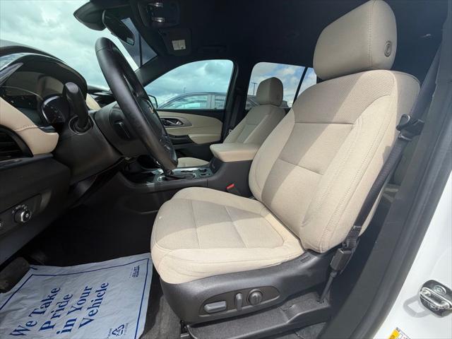 2023 Chevrolet Traverse AWD LT Cloth