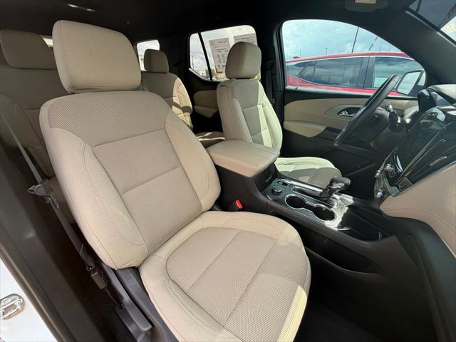 2023 Chevrolet Traverse AWD LT Cloth