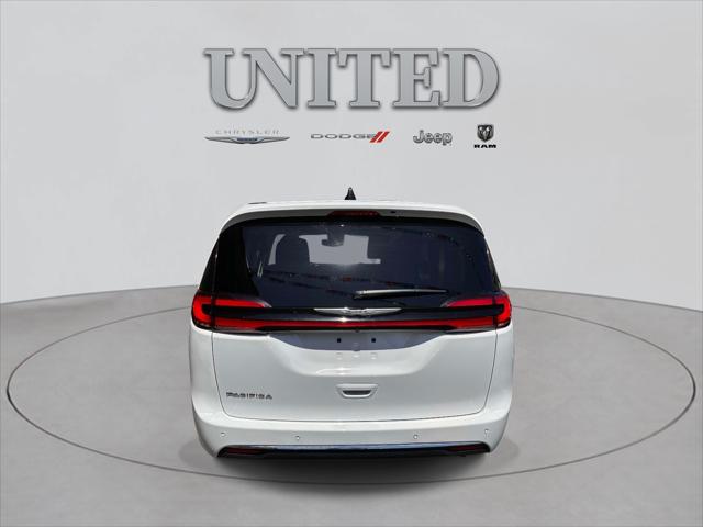 2024 Chrysler Pacifica Touring L FWD