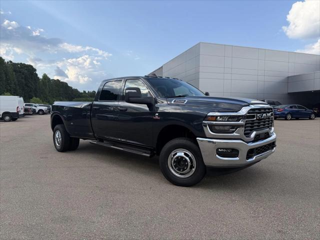2026 RAM Ram 3500 RAM 3500 TRADESMAN CREW CAB 4X4 8 BOX