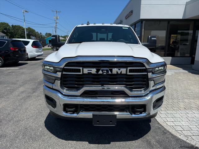 2026 RAM Ram 3500 RAM 3500 TRADESMAN CREW CAB 4X4 64 BOX