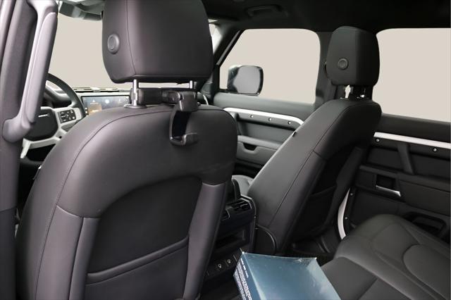 2025 Land Rover Defender 110 P300