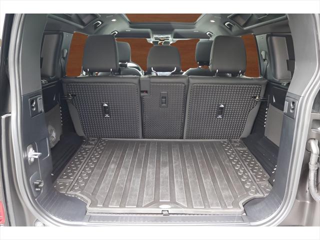2025 Land Rover Defender 110 P300