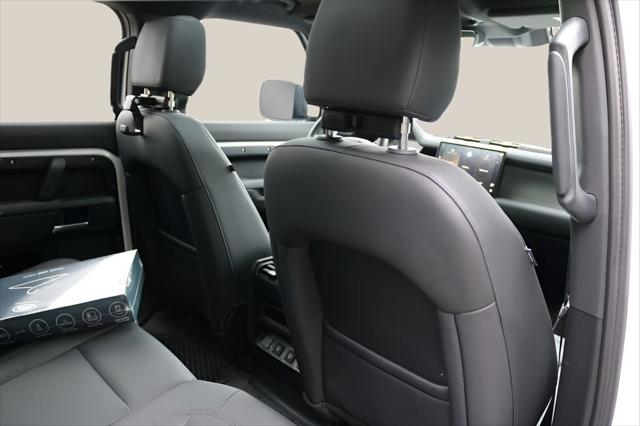 2025 Land Rover Defender 110 P300