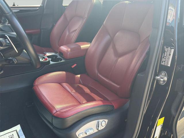 2023 Porsche Macan T