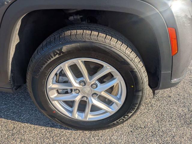 2024 Jeep Grand Cherokee L Laredo 4x2