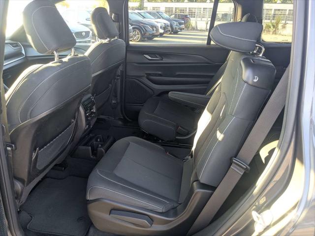 2024 Jeep Grand Cherokee L Laredo 4x2