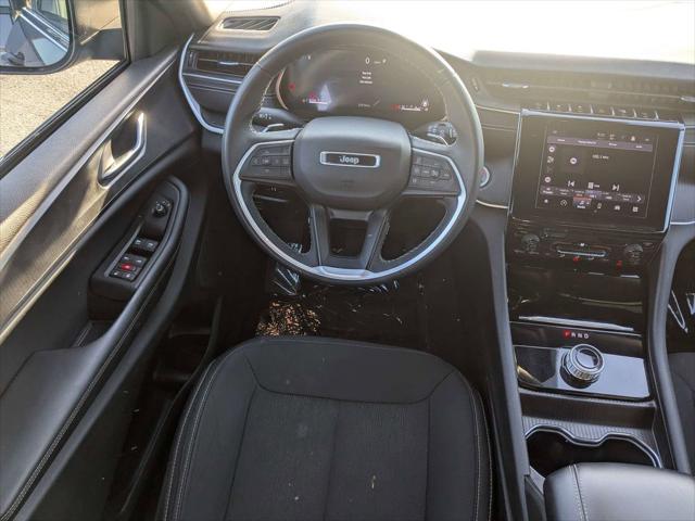 2024 Jeep Grand Cherokee L Laredo 4x2