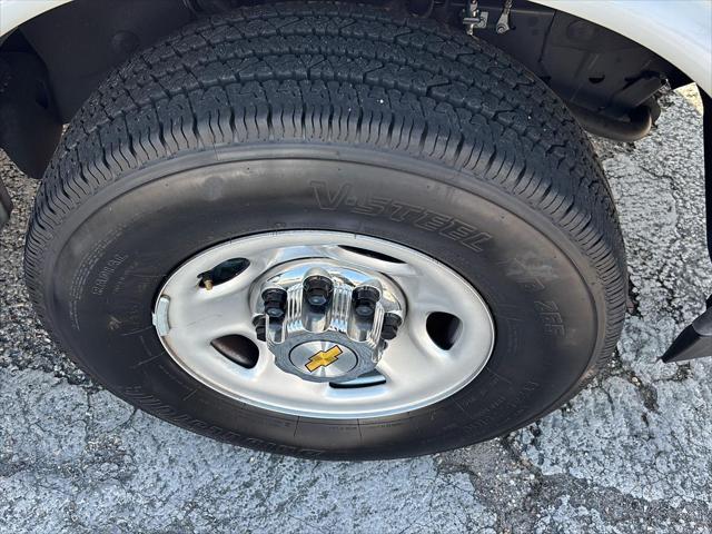 2025 Chevrolet Express Passenger RWD 3500 Extended Wheelbase LT