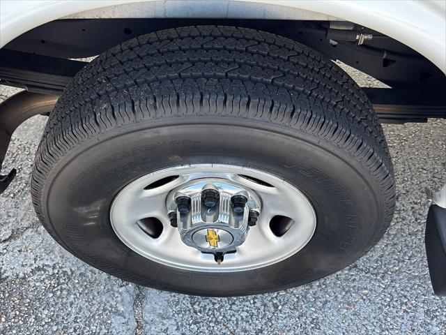 2025 Chevrolet Express Passenger RWD 3500 Extended Wheelbase LT